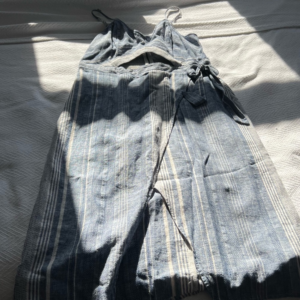 Express dress w/ cutout